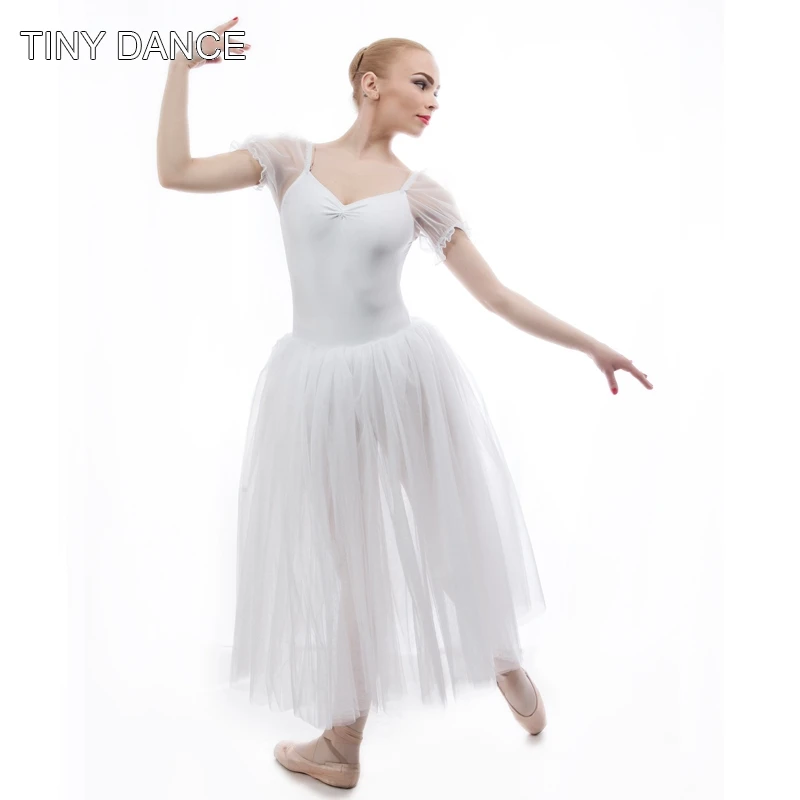 Длинное романтичное белое платье-пачка с пышными короткими рукавами 5 слоев
