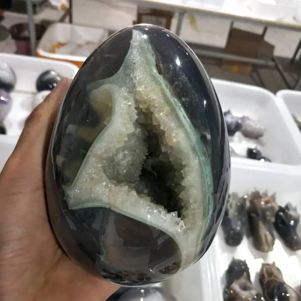 1.5kg Beautiful natural agate crystal cave crystal eggs are decorated as furniture