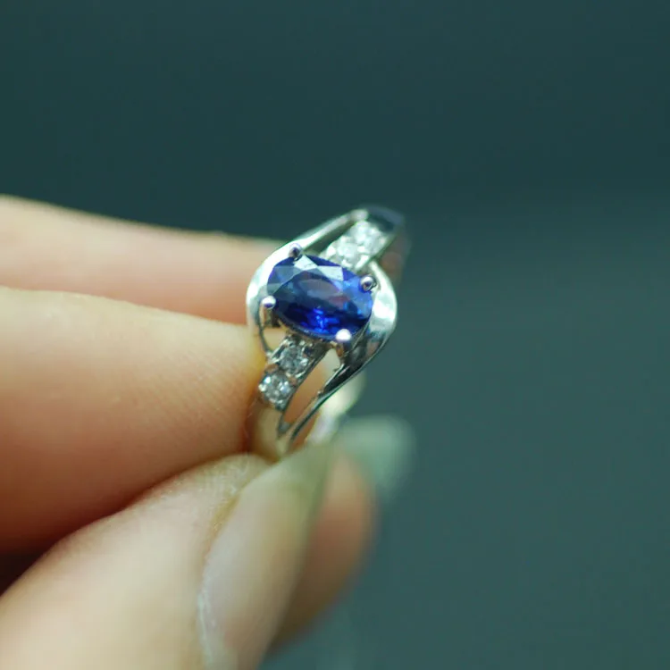 Кольцо из 18 каратного золота с платиновым сапфиром и натуральным сапфиром|gold