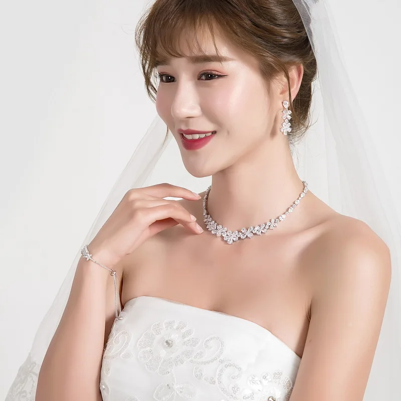 Ювелирные изделия Weiman набор из ожерелья и сережек с разноцветными фианитами