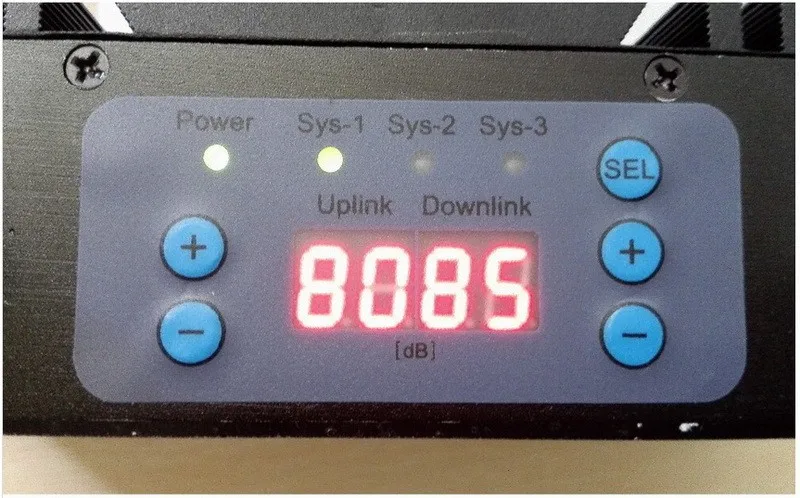 Рабочий 600m2 70 дБ AGC MGC ЖК-дисплей WCDMA 2100 МГц 4G LTE 2600 усилитель сигнала сотового