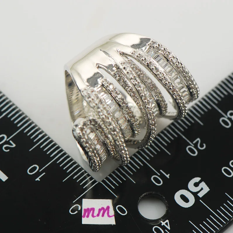 Micropave кольцо с белым кристаллом из искусственного циркония серебряное размером 7