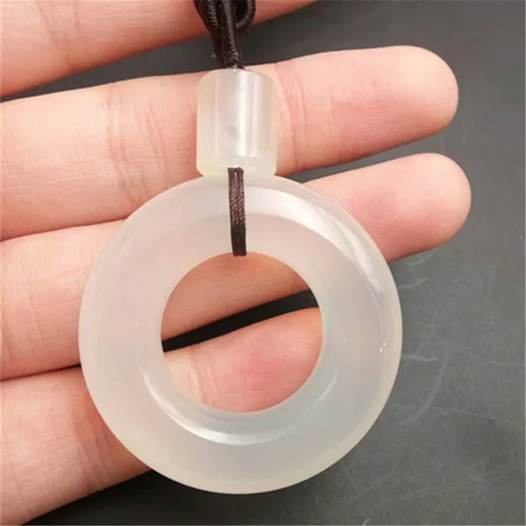 

Natural White Chalcedony Pendant Round Peace Buckle Pendant Necklace Antique Circular Pendant Sweater Chain Stone Jewelry