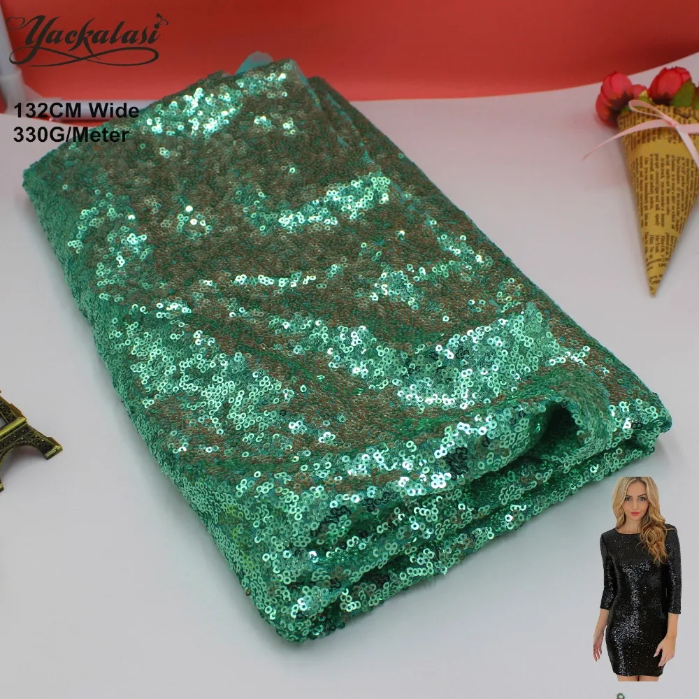 Ткань с блестками мятного цвета с кружевным узором, вышитая пайетками. Подходит для ночных платьев. Свежий зеленый/темный зеленый/зеленый лес/черноватый 132см.