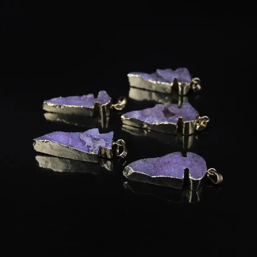 

Natural Agates Druzy geode Slab Pendant,Plating Gold Edge Raw Purple drusy Agates Arrow shape Slice Pendant Charm Necklaces