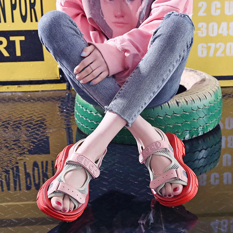 Повседневные женские босоножки коллекция 2019 года модные летние на высоком