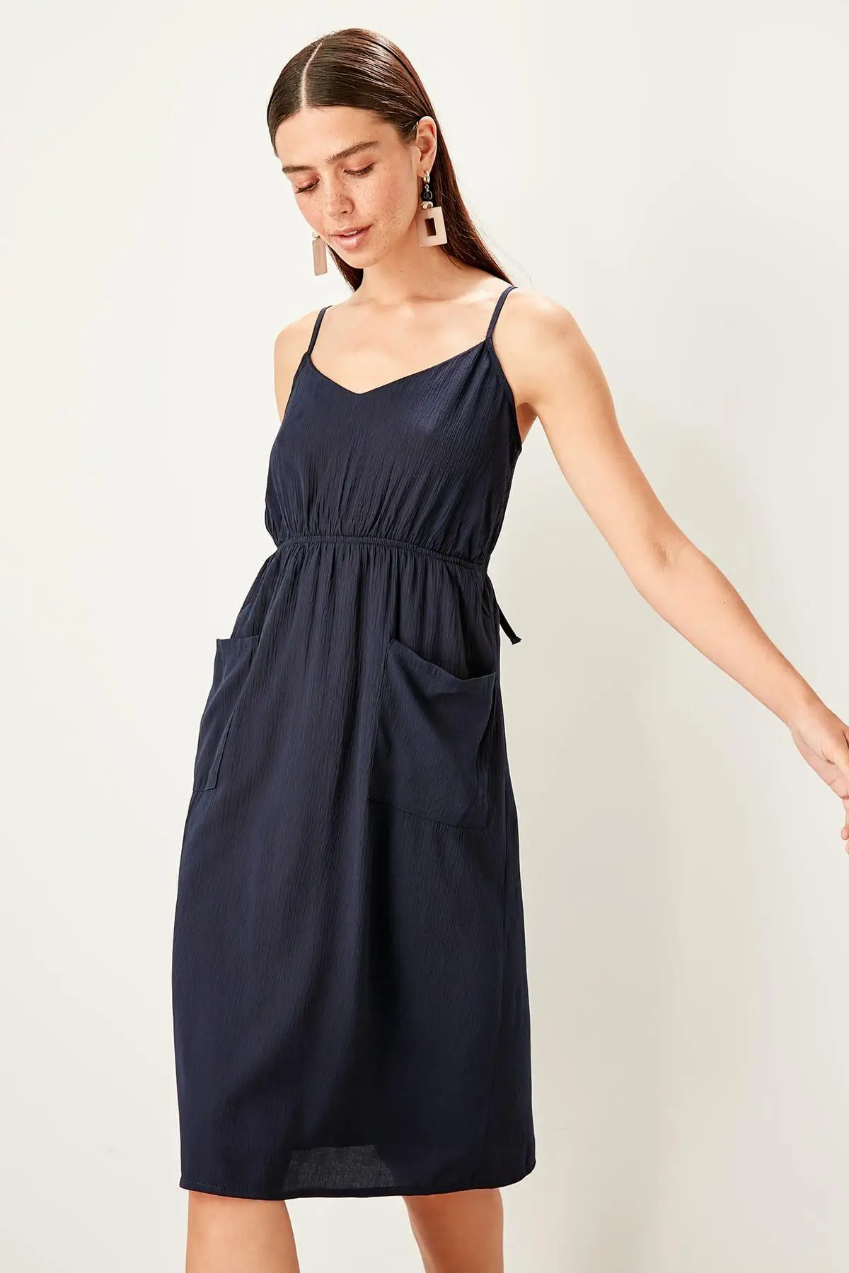 Trendyol синее платье с глубоким вырезом TWOSS19AP0283|Женские платья| |