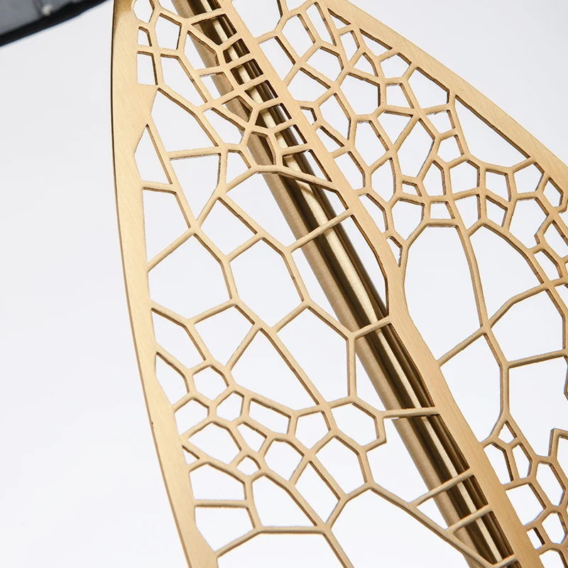 Столиковые лампы FUMAT Gold Metal Stand для спальни, гостиной, отеля, кабинета, современный дизайн с тканевым абажуром в виде листьев, внутренний светильник.