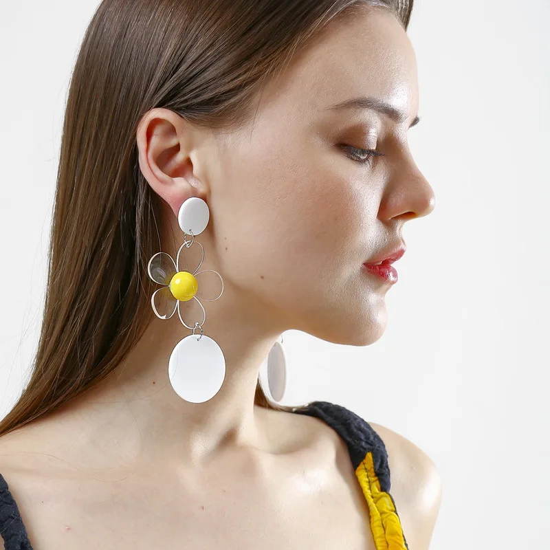 Женские длинные серьги с цветами прозрачные акриловые желтого и белого цвета