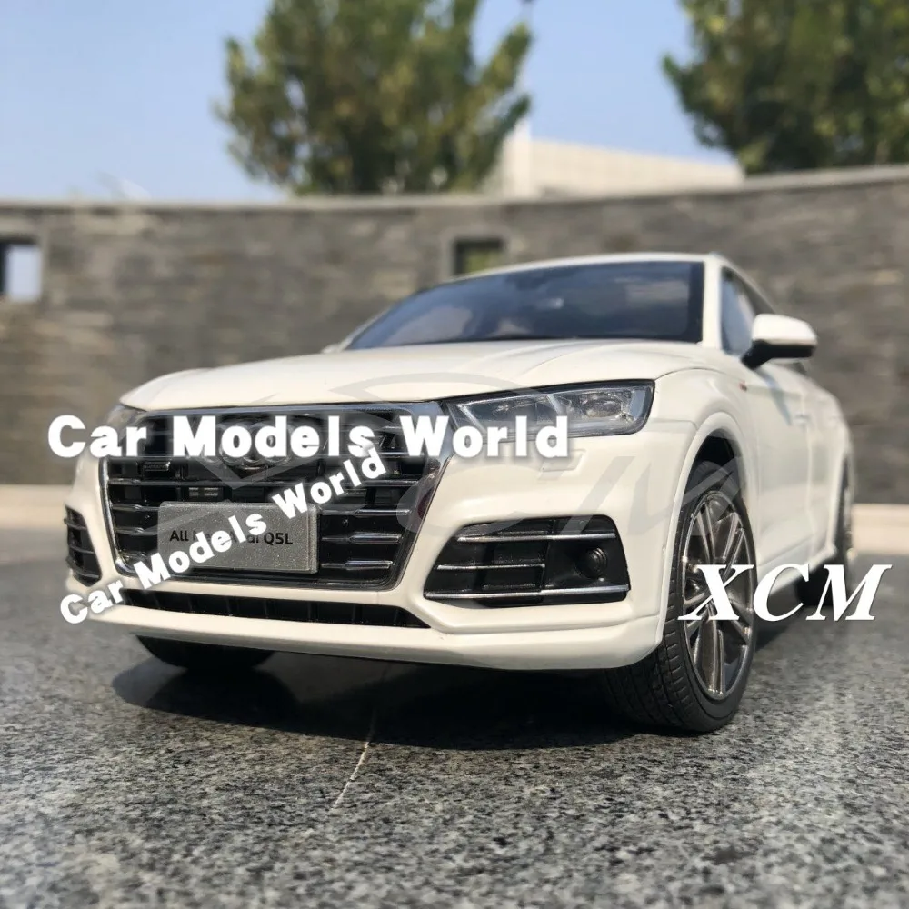 Модель литая автомобиля для внедорожника Q5L Q5 L 1:18 (белый) + маленький