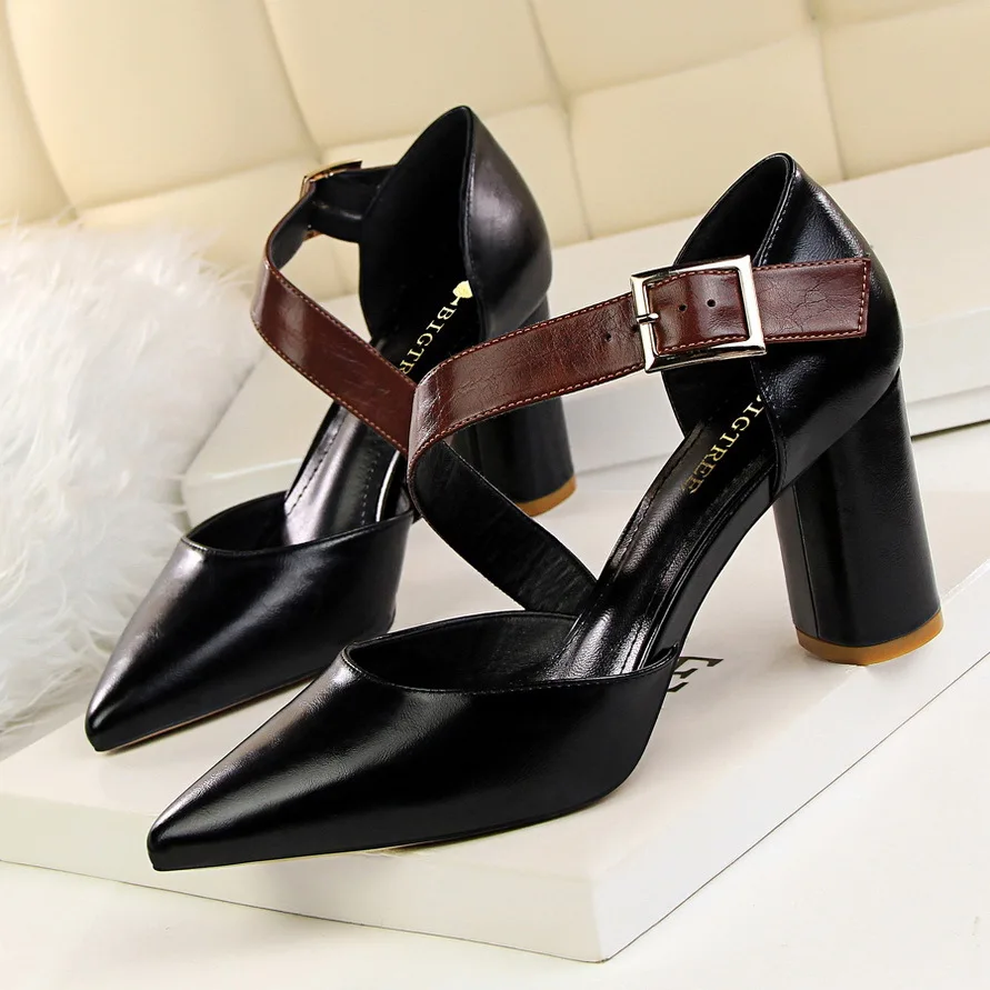 Bigtree мода толстые высокие каблуки обуви дамы ретро кожаные круглые пряжка стиль