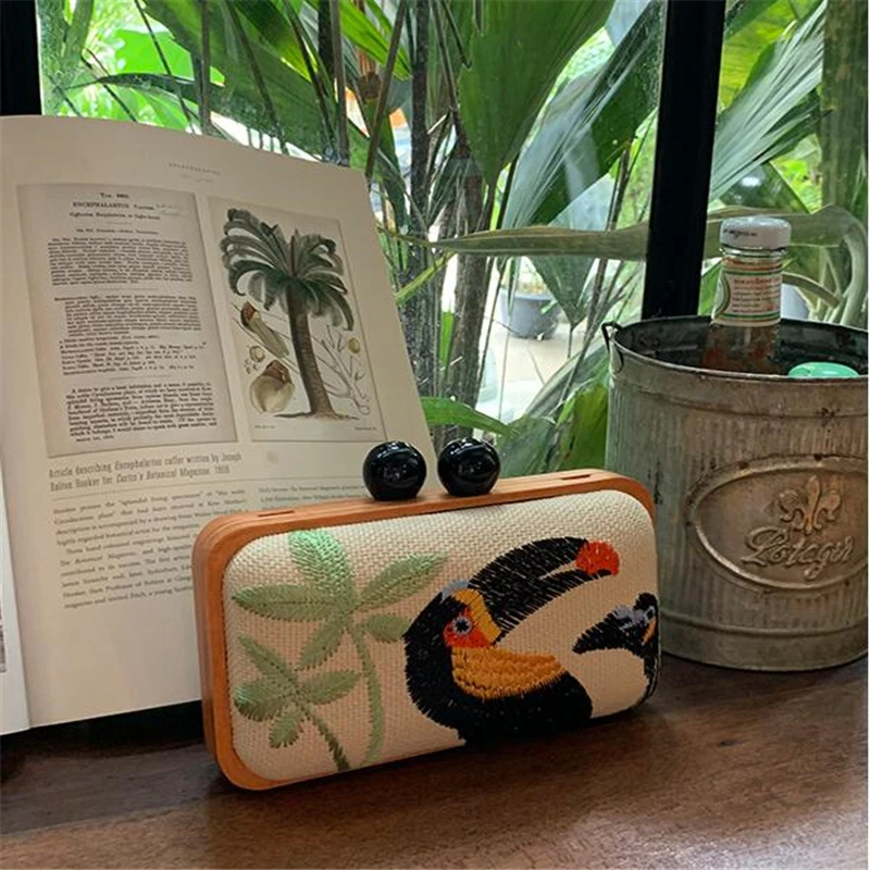 Parrot embroidery Design Messenger Bag Fashion Wood Style Women's Party Clutch Bag Chains Purse Ladies Mini Shoulder Bag Flap