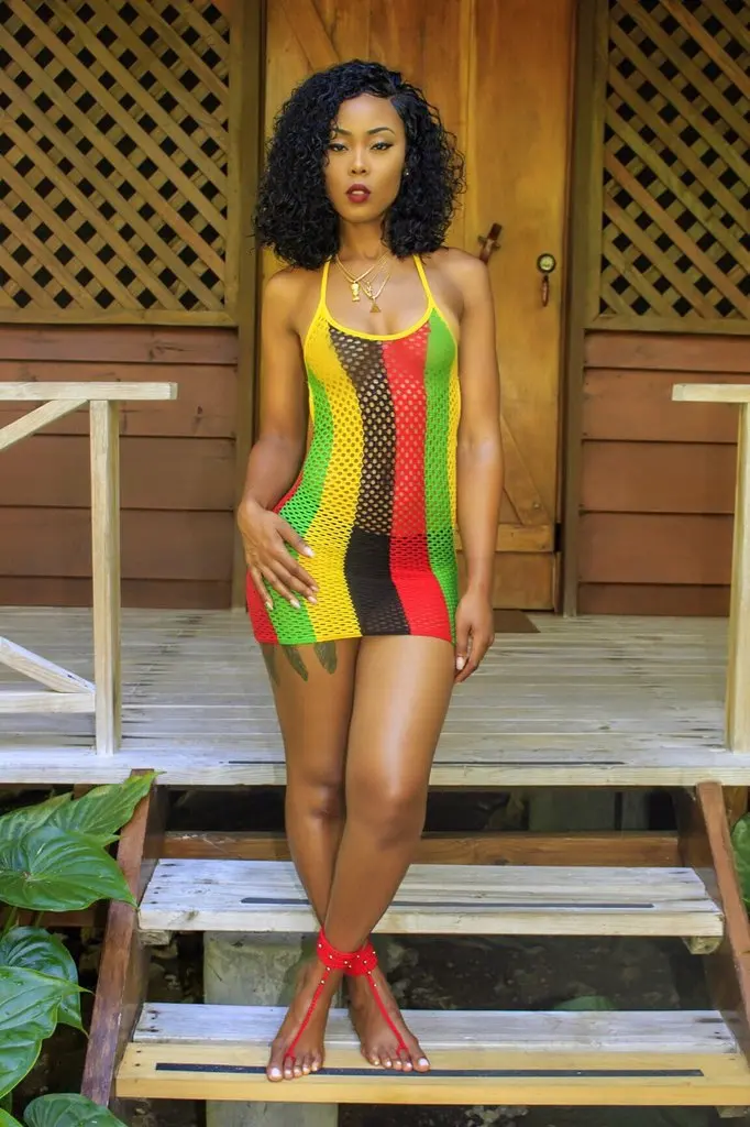 Женское платье с сеткой в виде рыбы летнее облегающее короткое лямкой на шее