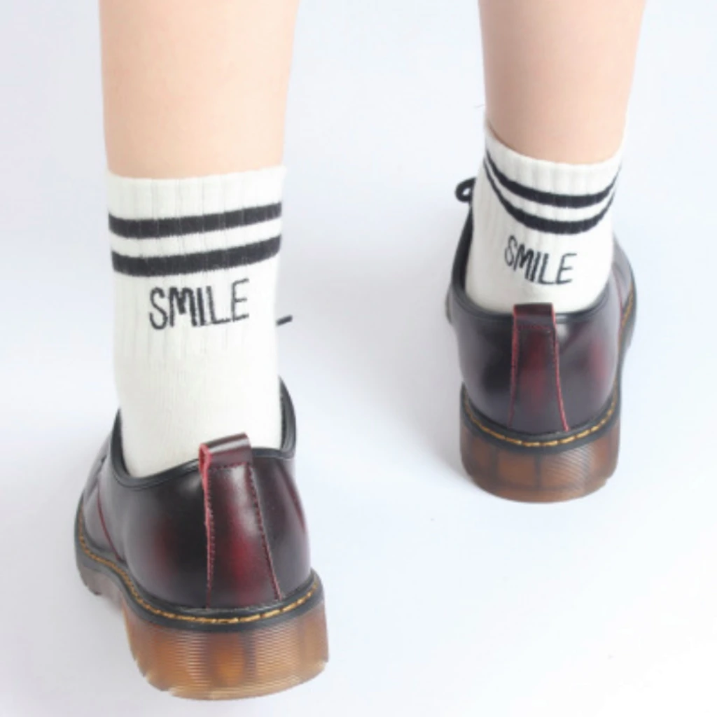 White (1 pair) Женские носки из хлопка в полоску, счастливые носки, забавные с улыбкой, с вышитыми буквами, милые женские забавные полосатые носки - Цвет: White (1 pair)