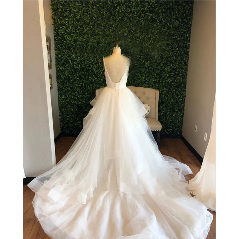 Женское свадебное платье на бретельках элегантное белое цвета слоновой кости с V