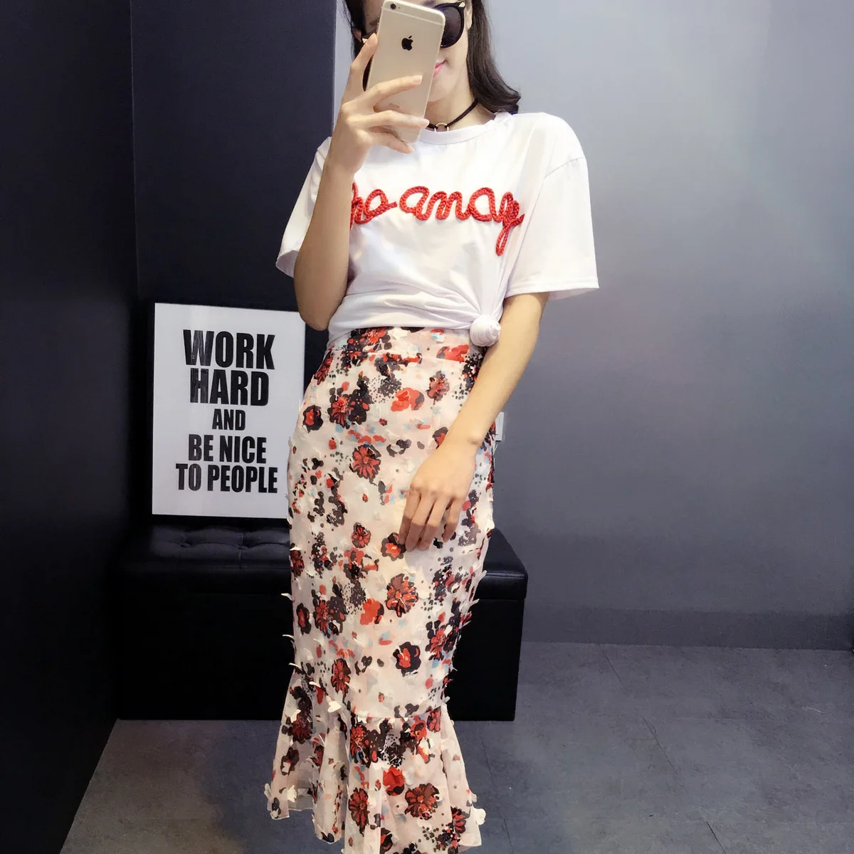 2018 Spring And Summer New Elegant Temperament Loose T-shirt High Waist Long Floral Petal Package Hip Fish Tail Skirt Suit | Женская