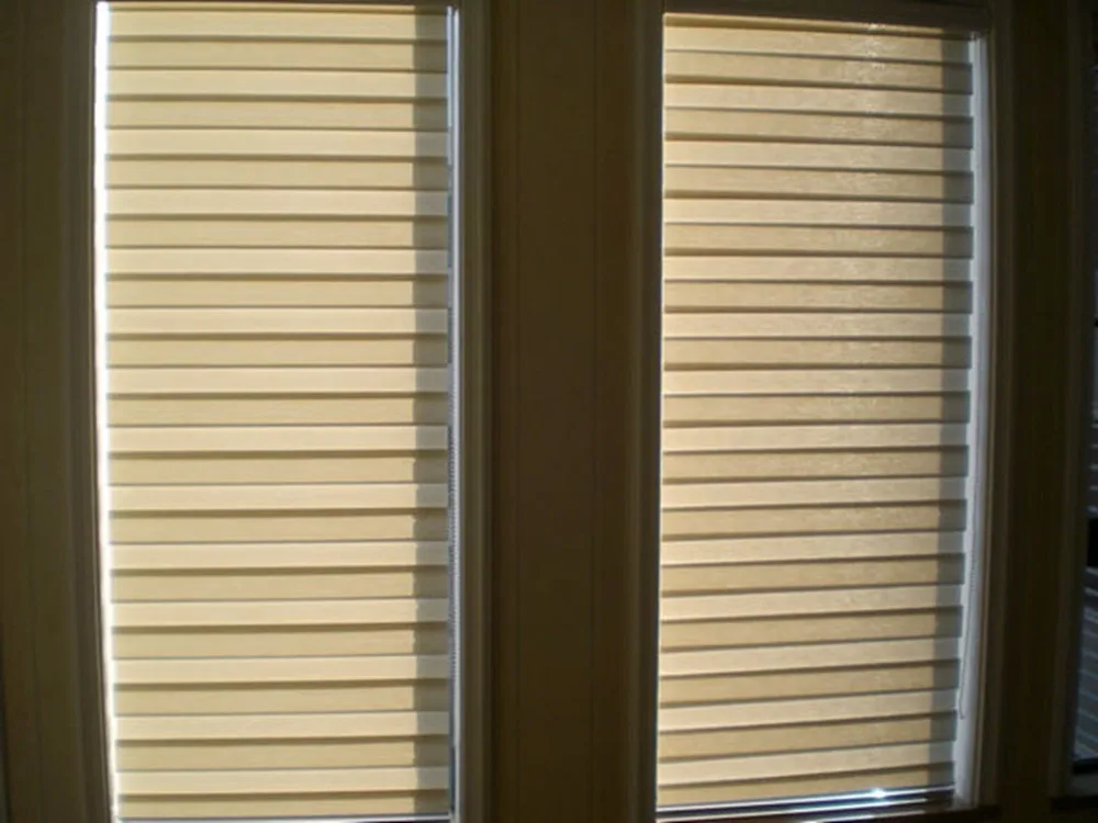 Полупрозрачные шторы ролики зебры из 100% полиэстера бежевые на окна для