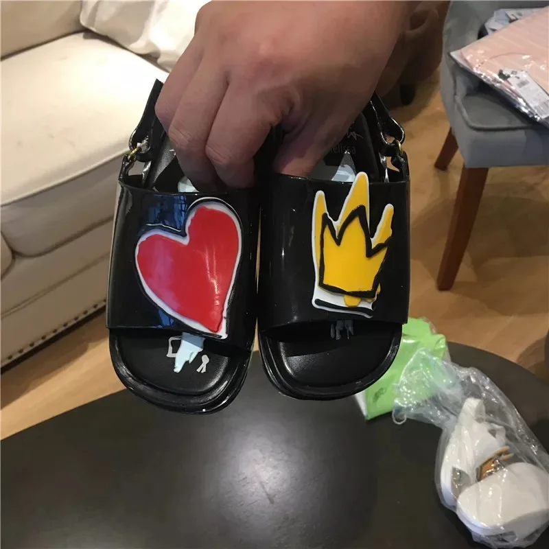 Детская обувь Mini Melissa сандалии с короной и красным сердечком непромокаемая