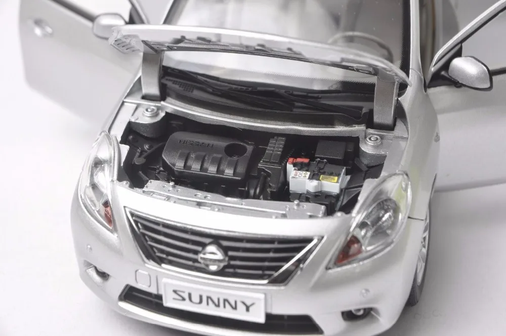1:18 литая под давлением модель для Nissan Sunny Almera 2012 серебряный сплав игрушечный автомобиль миниатюрная Коллекция подарков Versa