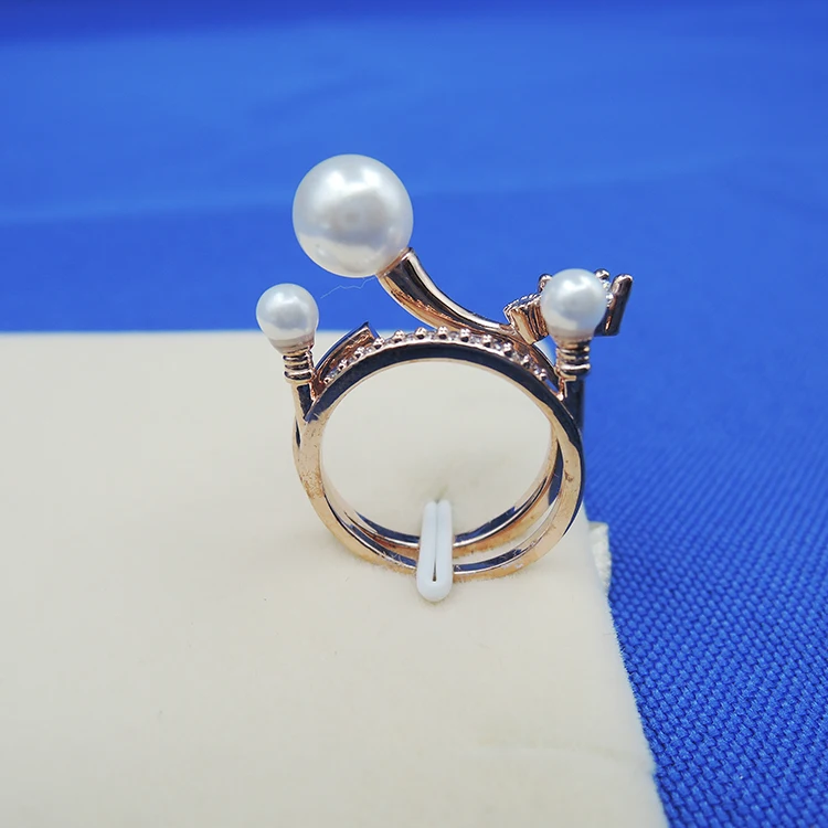 Высококачественное элегантное кольцо с искусственным жемчугом и кристаллами