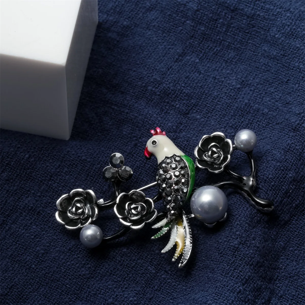 Птица цветок с жемчугом и кристаллами изготовленная на заказ Коллекция