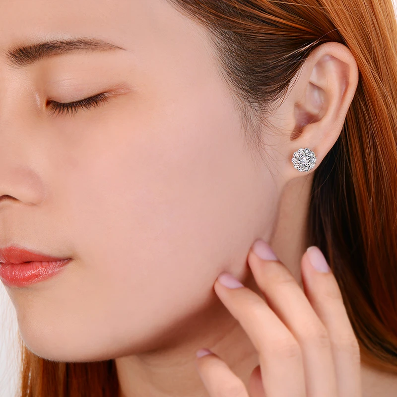 Женские серьги-гвоздики из белого золота карата с натуральными бриллиантами |