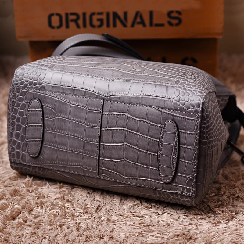 Женская вместительная сумка из натуральной телячьей кожи аллигатора и