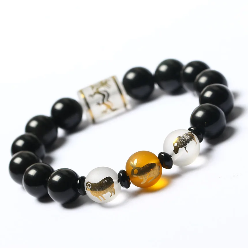 Браслет 2017 года с изображением поросенка и овцы можно выбрать несколько стилей |