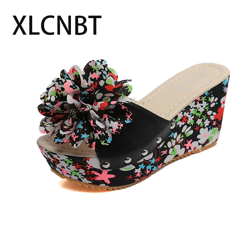 Модные домашние туфли женские шлепанцы на толстой подошве с цветочным