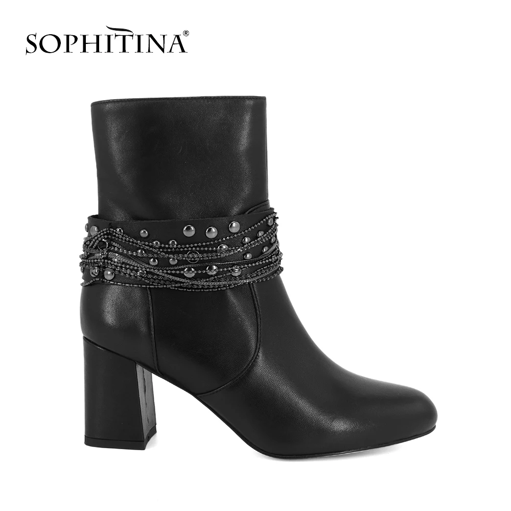 SOPHITINA/Ботильоны женские модные. Демисезонные ботинки из натуральной кожи на ворсине. Обувь весенние и осениие с металлической цепочкой на щиколотке на квадратном обтянутом каблуке. Теплые женские ботинки. B79