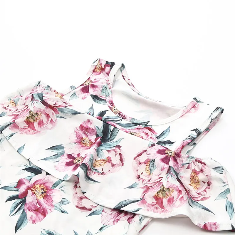 Одинаковые комплекты для семьи платья мамы и дочки летние модные маленьких