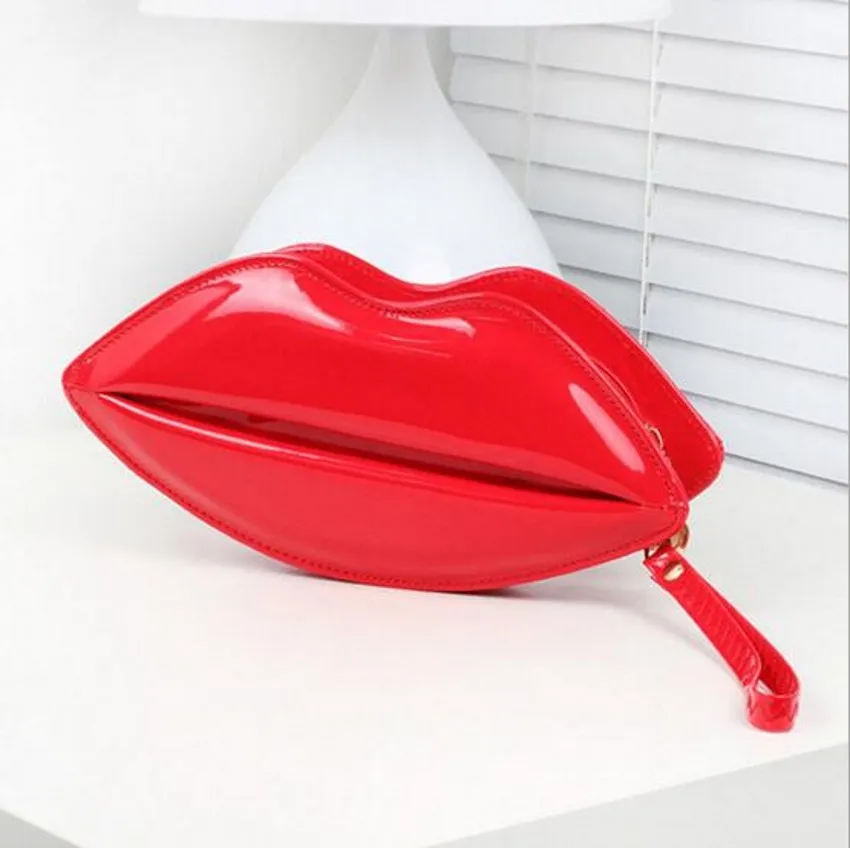 Женская сумка-мессенджер с цепочкой в стиле хип-хоп от известного бренда