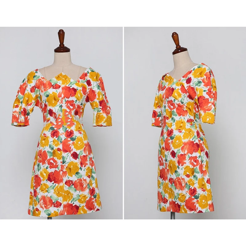 Женское короткое платье с v-образным вырезом коротким рукавом и цветочным