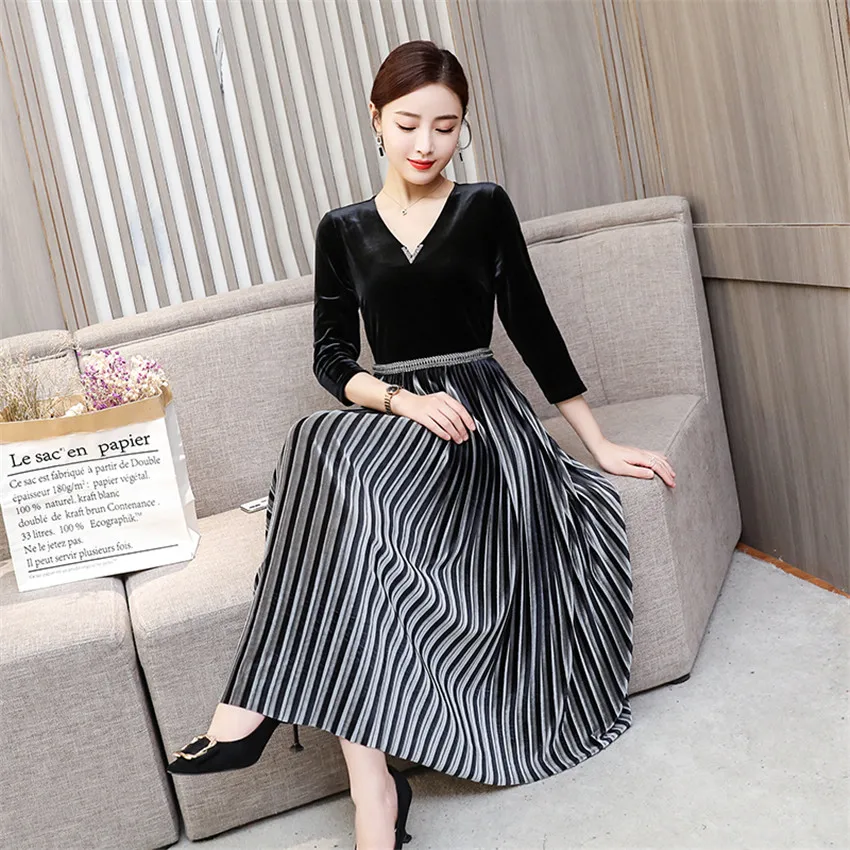 4XL Plus Size Dresss Women V-Neck Vintage Dress High Quality Fashion 2020 Ladies Black Velvet Pleated Midi-Calf Robe Femme | Женская