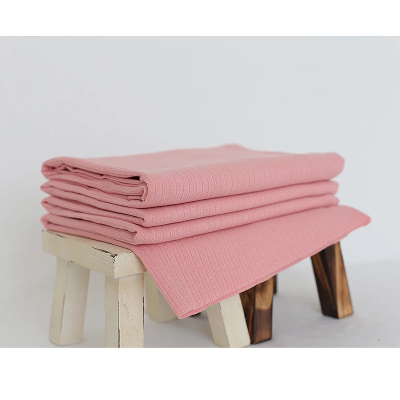 Ребенок позирует ткань одеяло для новорожденных трикотажные бутафория фото