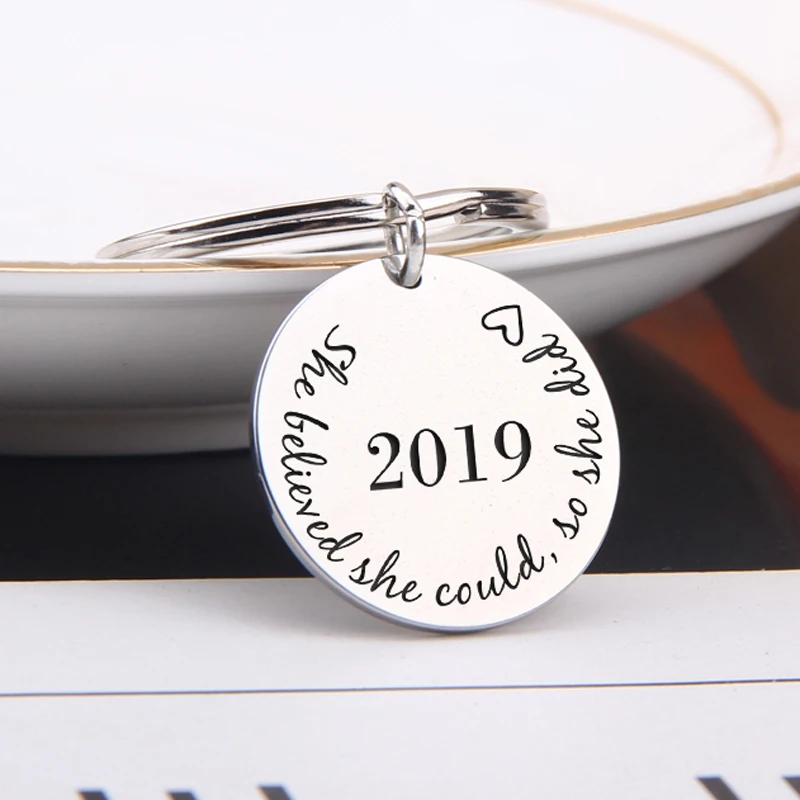 FLYANGEL 2019 Inspire брелок с гравировкой She Believe Could So Do Women ювелирный держатель ключей