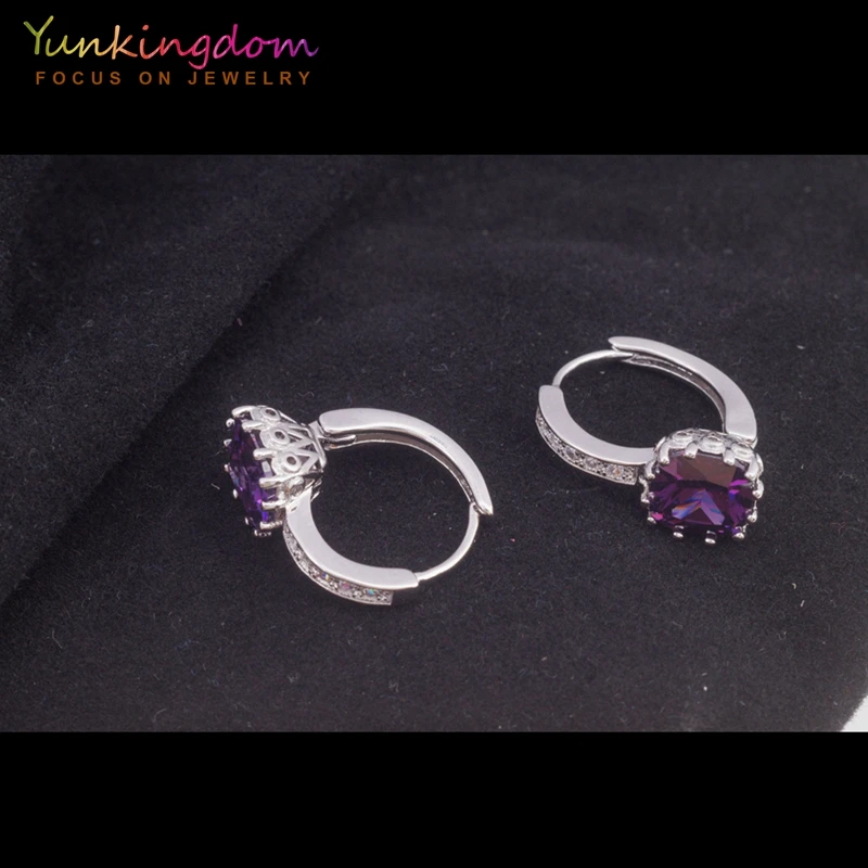 Серьги-кольца Yunkingdom круглые фиолетовые геометрические серьги белого и золотого