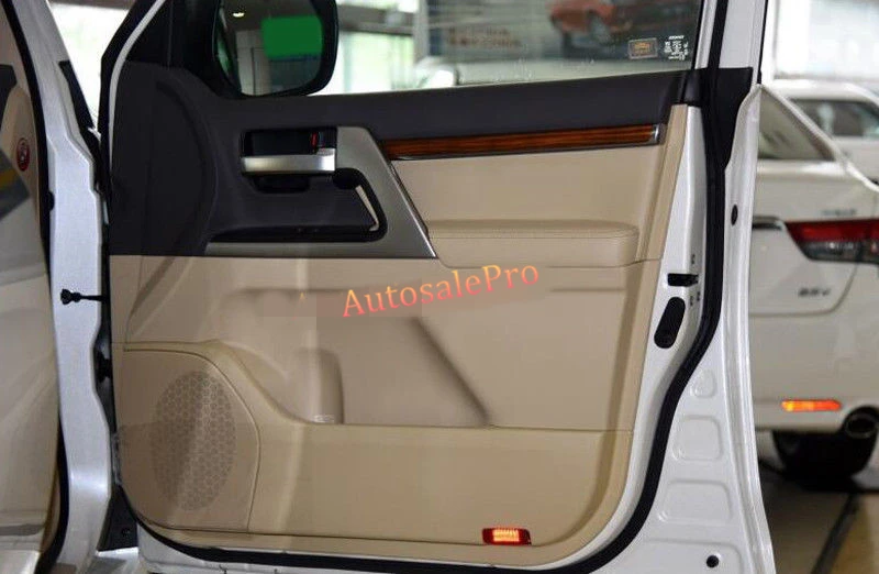 Хромированная матовая накладка на подлокотник автомобильной двери в полоску 4