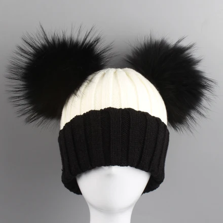 black fur pom Новая зимняя шапочка Шапки для Для женщин Симпатичные два меха Кепка с помпонами вязаный пэчворк Skullies шапочки - Цвет: black fur pom