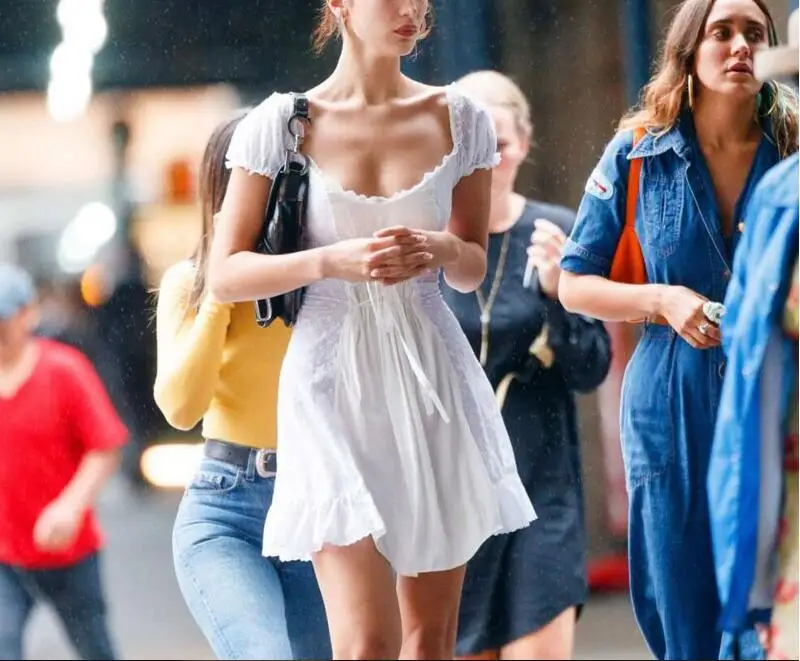 2019 летнее платье Белла Хадид белое пляжное с вырезом лодочкой и оборками