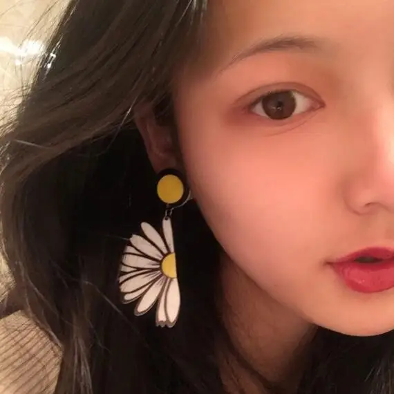 Модные аксессуары подвесные большие серьги в виде маргариток для женщин