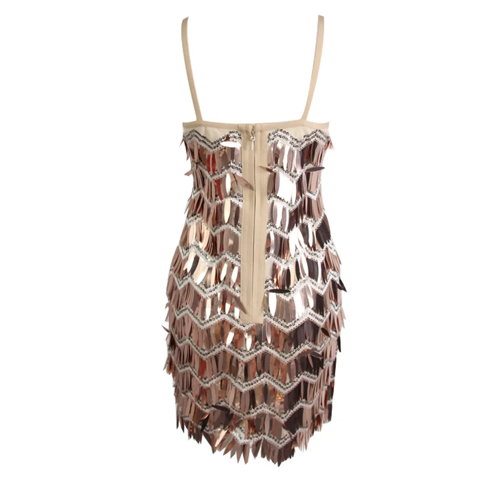 Женское мини-платье с открытой спиной и v-образным вырезом расшитое блестками без
