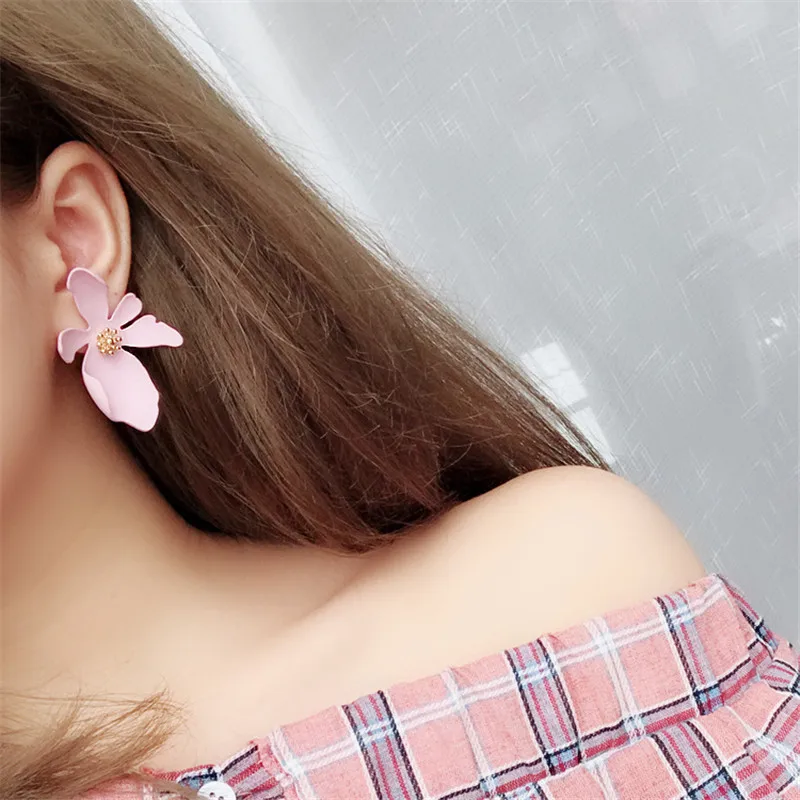 Корейские милые серьги-гвоздики Daisy Flower Petal маленькие нестандартные для женщин и