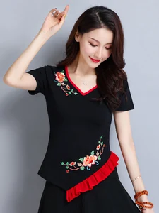 Женская футболка с коротким рукавом, v-образным вырезом и вышивкой