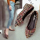 Женские сандалии, летние туфли с острым носком, с металлическим украшением, разноцветные