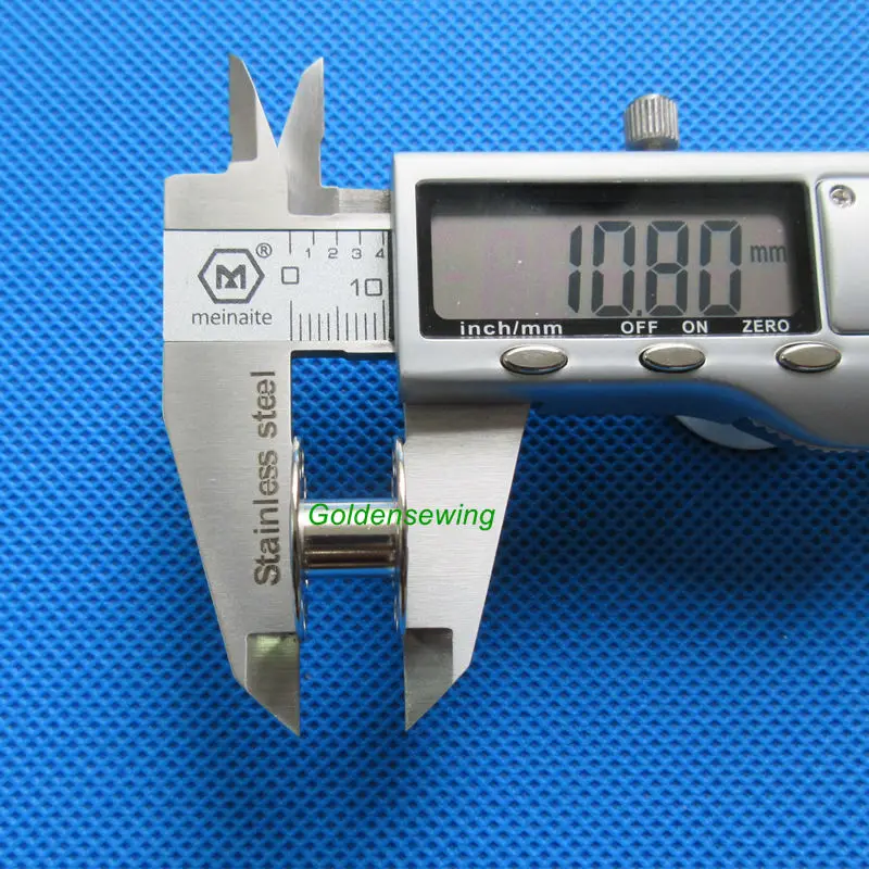 Коробка для бобин + 25 BERNINA BOBBINS ACTIVA AURORA VIRTUOSA 830930 1230|Швейные инструменты и