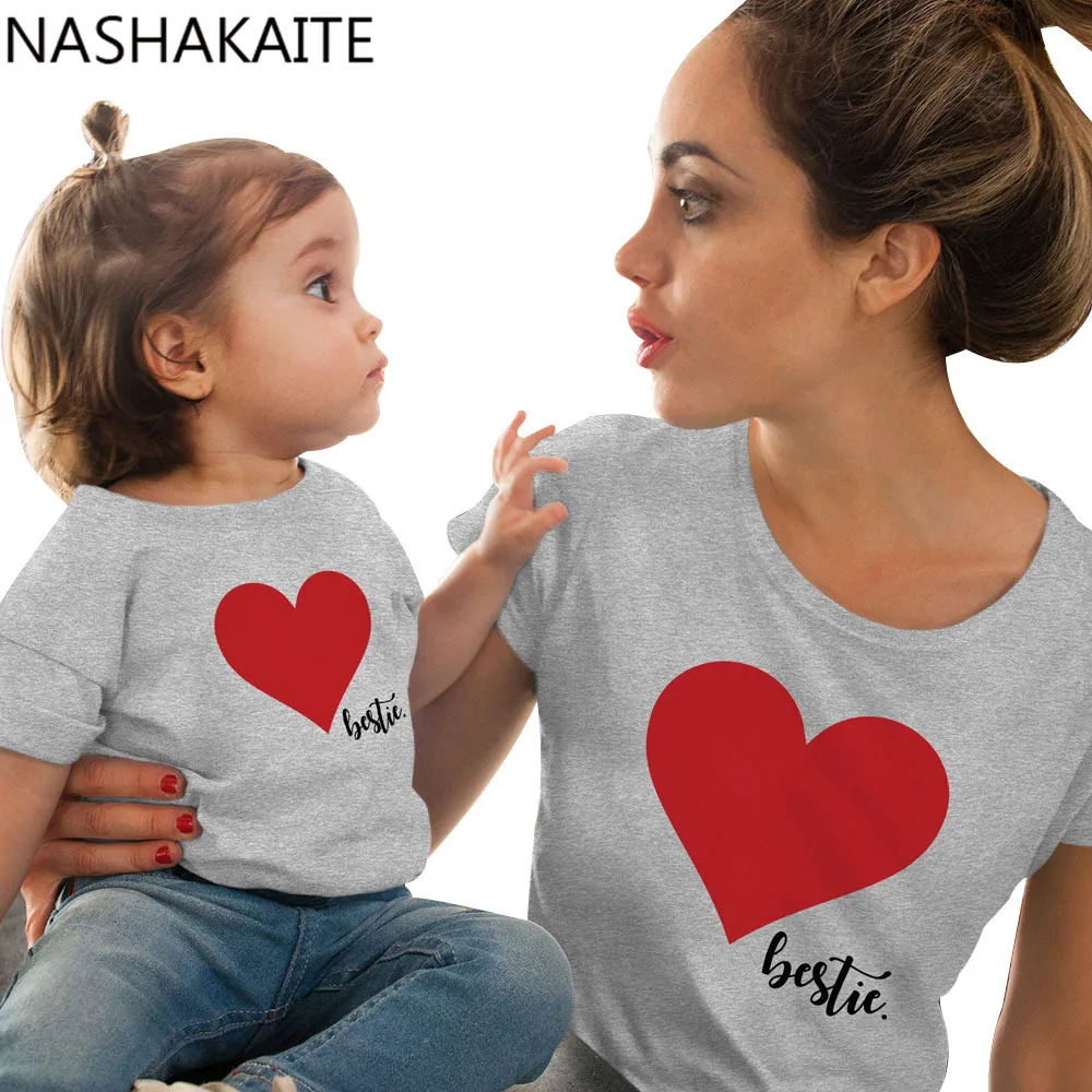 NASHAKAITE/Одежда для мамы и дочки, футболка Летняя семейная футболка с короткими рукавами и принтом «сердце» ropa mama e hija family look