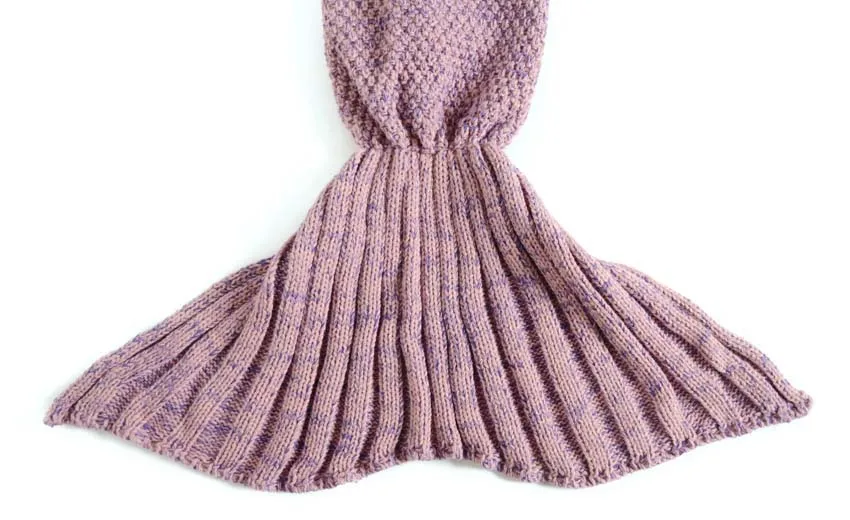 Одеяло детское вязаное однотонное с хвостом русалки 70x140 см | Дом и сад