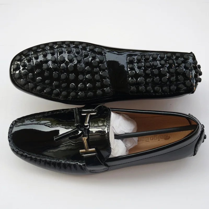 Мужские лоферы из натуральной лакированной кожи с кисточками модельные туфли