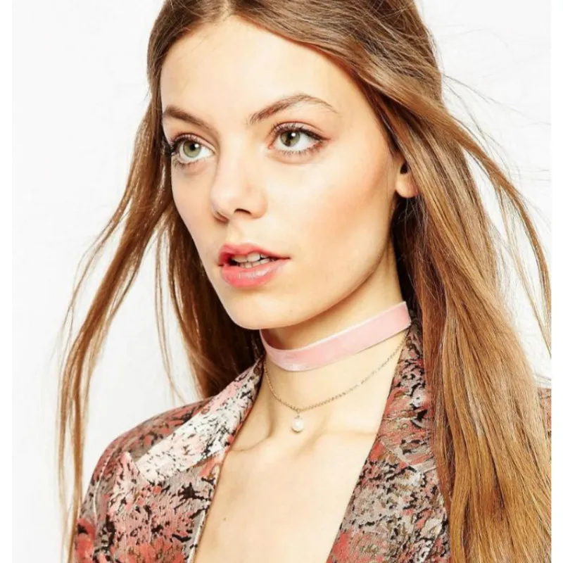 Женское бархатное ожерелье-чокер черное красное белое розовое ожерелье с